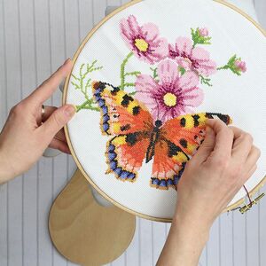 Birch Large Embroidery Hoop Stand, 28cm, Natural Wood, #020307