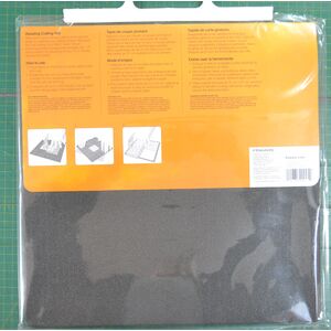Fiskars Rotating Cutting Mat 14" x 14" Self Healing, Easy To Cut & Turn
