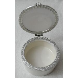 Confirmation Porcelain Rosary Box, 60mm Diameter, 40mm High, Hinged Lid