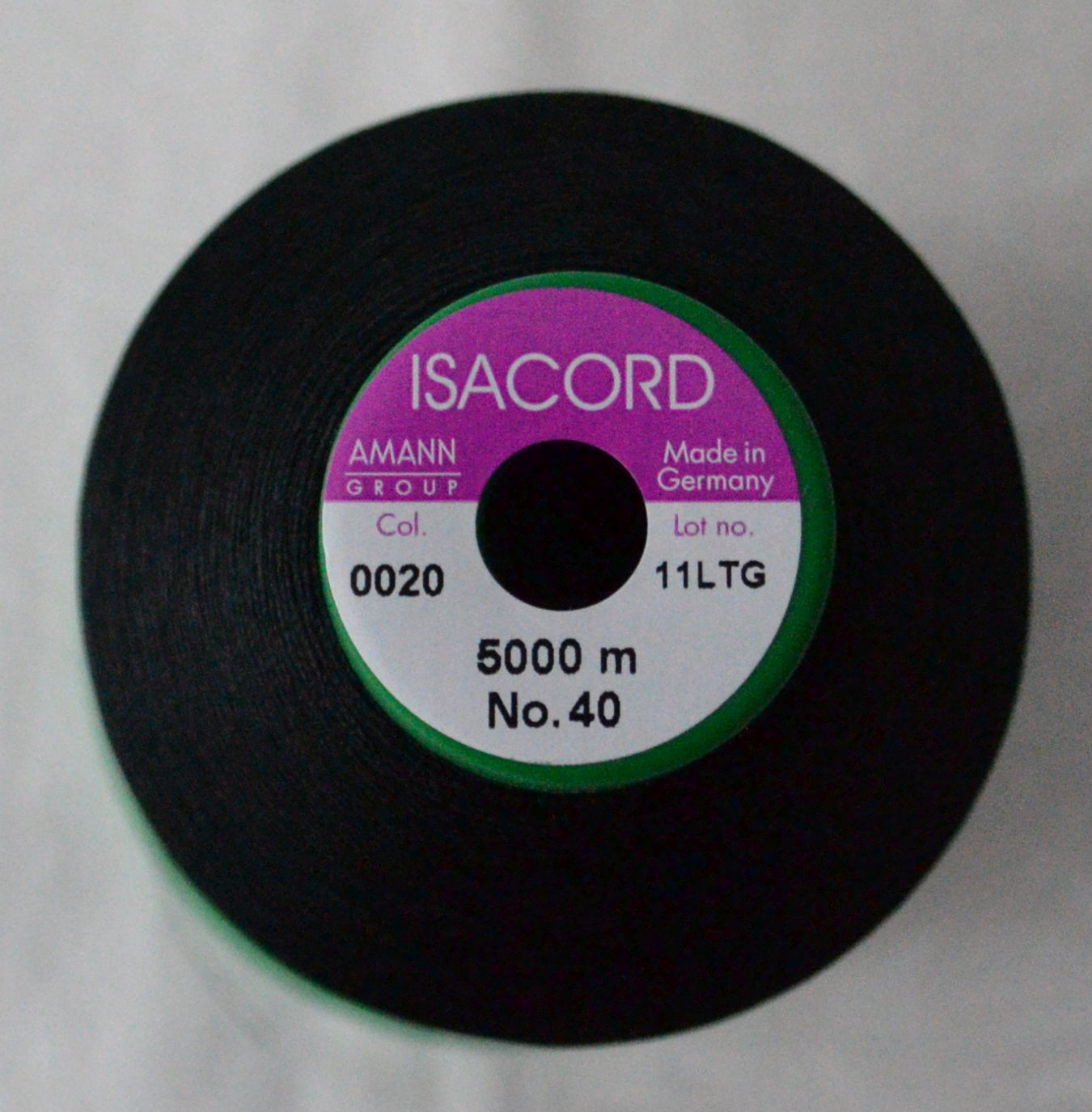 Isacord Embroidery Thread, Black Thread 5000M color 0020