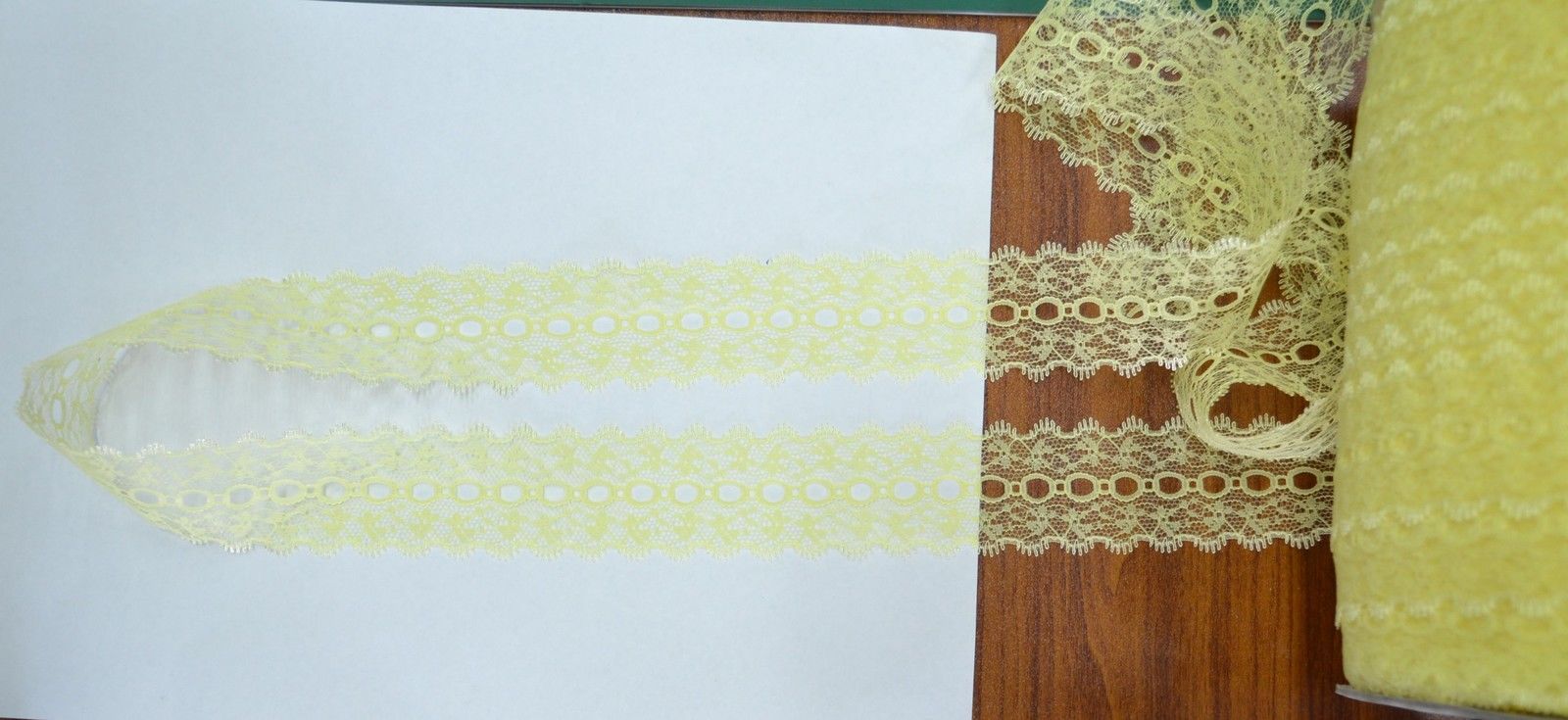 37mm LEMON Uni-Trim Feather Edge Eyelet Lace Per 10 metre length