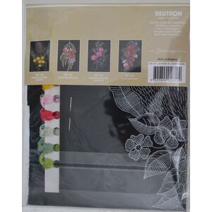 Banksia & Guinea Flowers Traced Linen Embroidery Kit 20 x 29cm, 587100
