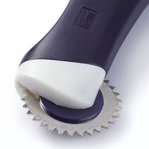 Ergonomic Grip Toothed Tracing Wheel, by Prym Ergonomics