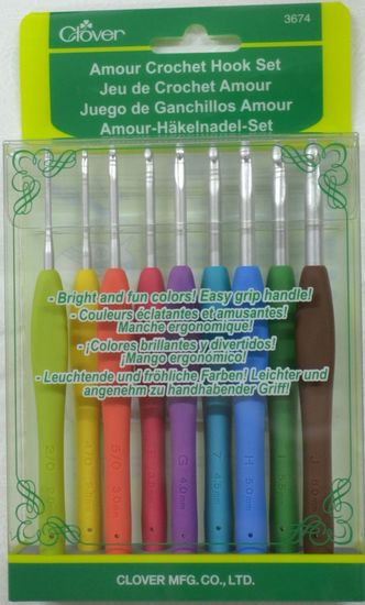 Clover Amour Crochet Hook Set of 9 Hooks 2.0mm to 6.0mm, Easy Grip, 3674