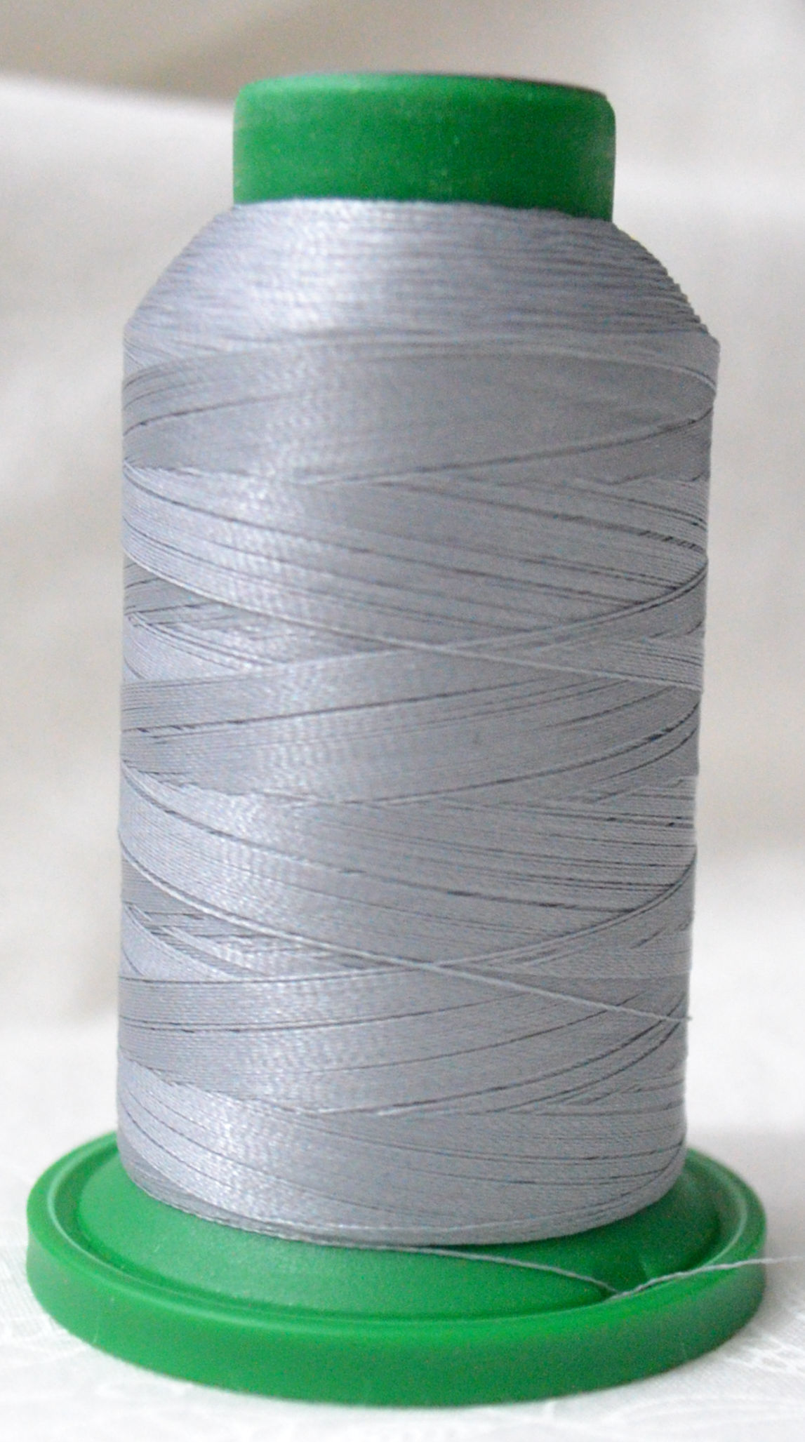 ISACORD 40 Trilobal Polyester Embroidery Thread 40 wt 1000M Gray and Black Colors