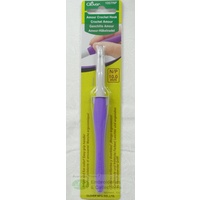 Clover Amour Crochet Hook, 10.0mm #1057/NP, Easy Grip Elastomer Handle