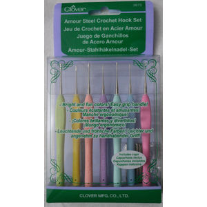 Clover Amour Crochet Hook Set of 7, 0.6mm to 1.75mm, Easy Grip Handle