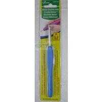 Clover Amour Crochet Hook, 5.0mm #1047/H, Easy Grip Elastomer Handle