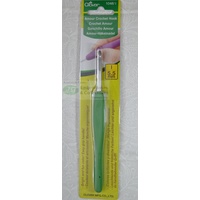 Clover Amour Crochet Hook, 5.5mm #1048/I, Easy Grip Elastomer Handle