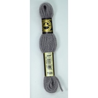 DMC Tapestry Wool #7620 LIGHT STEEL GREY Laine Colbert wool 8m Skein