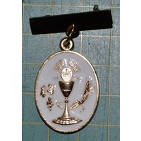 Communion Medal With Bar, Gold Tone, White Enamelled, Medal is 21mm x 28mm